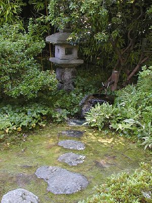 Lantern Nitobe Tea Garden Aug 2006.jpg