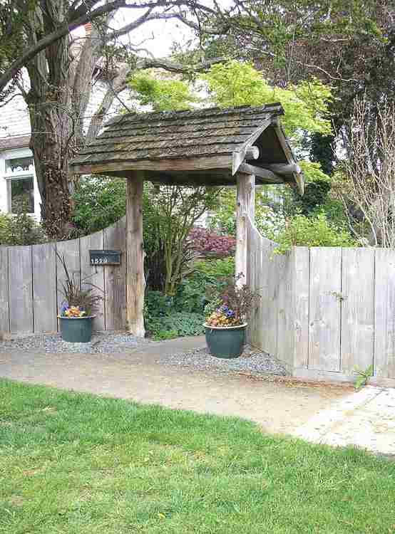 Lytch Gate, Oak Bay.JPG